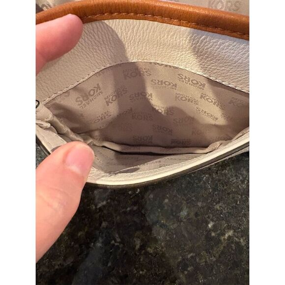 Michael Kors Margo Cream Pebbled Leather Crossbody Bag Adjustable Strap - Picture 14 of 16